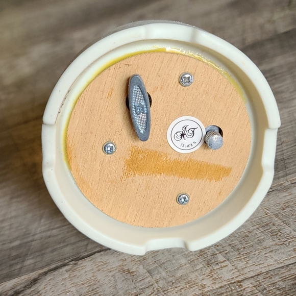 Jan Hagara ceramic music box figurine - Picture 5 of 6